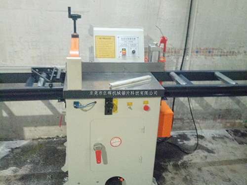 半自動(dòng)鋁材切割機(jī)