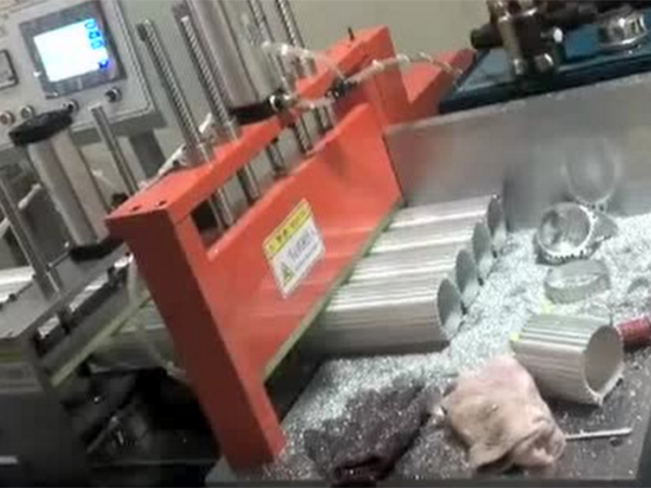 鋸材切割機